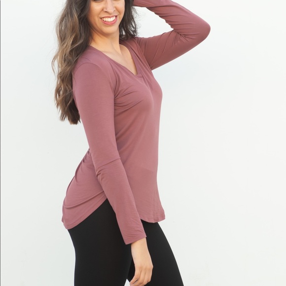 V-Neck Scoop Hem Top - Picture 2 of 3